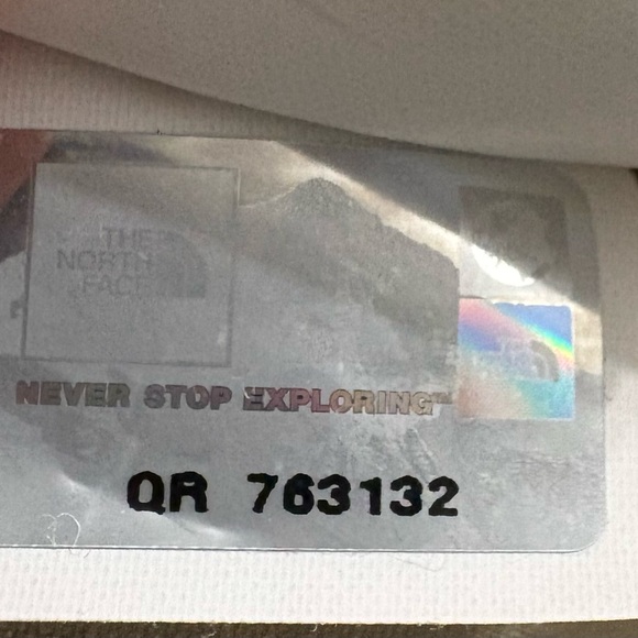 The North Face Women’s Beige Nylon Convertible Hiking Pants - Picture 14 of 15